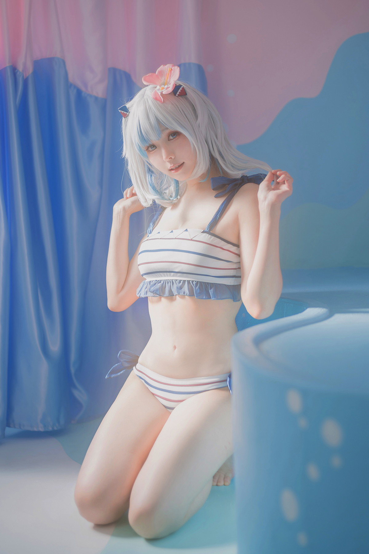 Xgyw.Net_Coser妹子Ely_eee-Gawr Gura Swimsuit主题户外性感横条泳衣秀完美身材诱惑写真26P