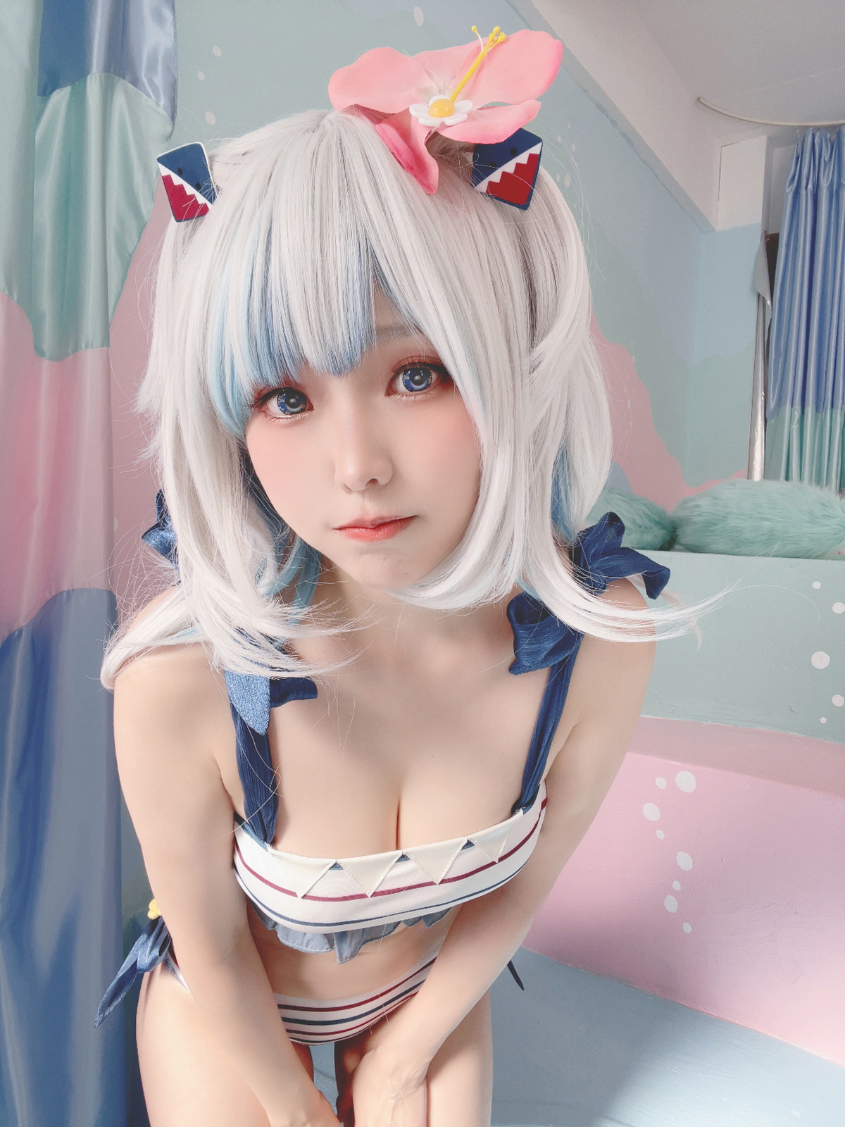 Xgyw.Net_Coser妹子Ely_eee-Gawr Gura Swimsuit主题户外性感横条泳衣秀完美身材诱惑写真26P