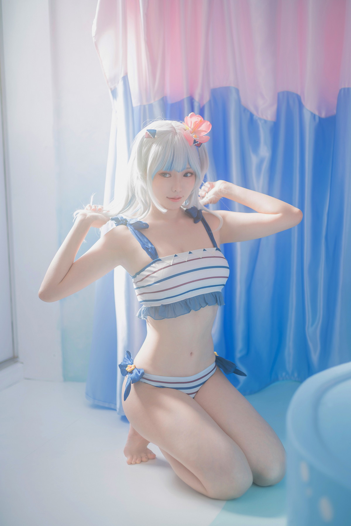Xgyw.Net_Coser妹子Ely_eee-Gawr Gura Swimsuit主题户外性感横条泳衣秀完美身材诱惑写真26P