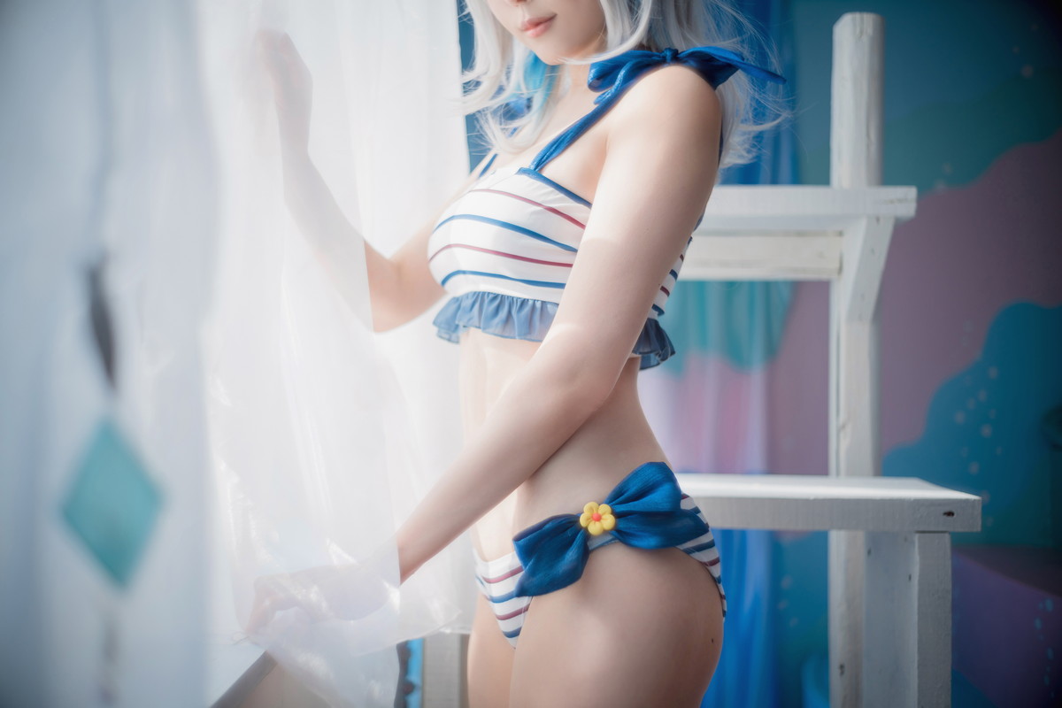 Xgyw.Net_Coser妹子Ely_eee-Gawr Gura Swimsuit主题户外性感横条泳衣秀完美身材诱惑写真26P