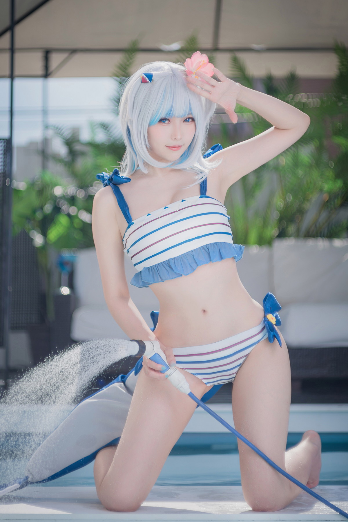 Xgyw.Net_Coser妹子Ely_eee-Gawr Gura Swimsuit主题户外性感横条泳衣秀完美身材诱惑写真26P