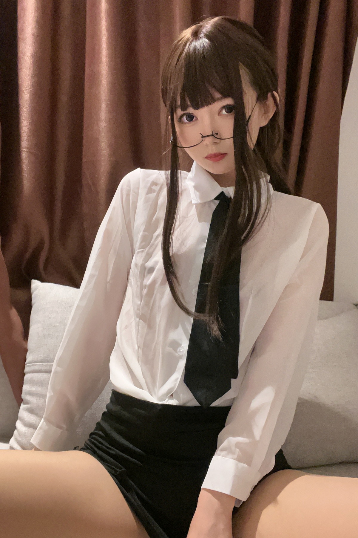 Xgyw.Net_网络美女51酱真空无内肉丝主题私房性感白T配黑短裙露超薄肉丝惹火诱惑写真52P