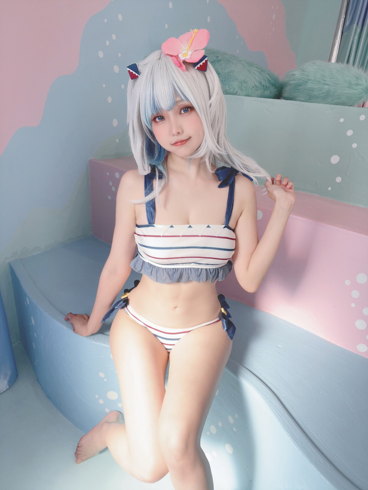 Xgyw.Net_Coser妹子Ely_eee-Gawr Gura Swimsuit主题户外性感横条泳衣秀完美身材诱惑写真26P