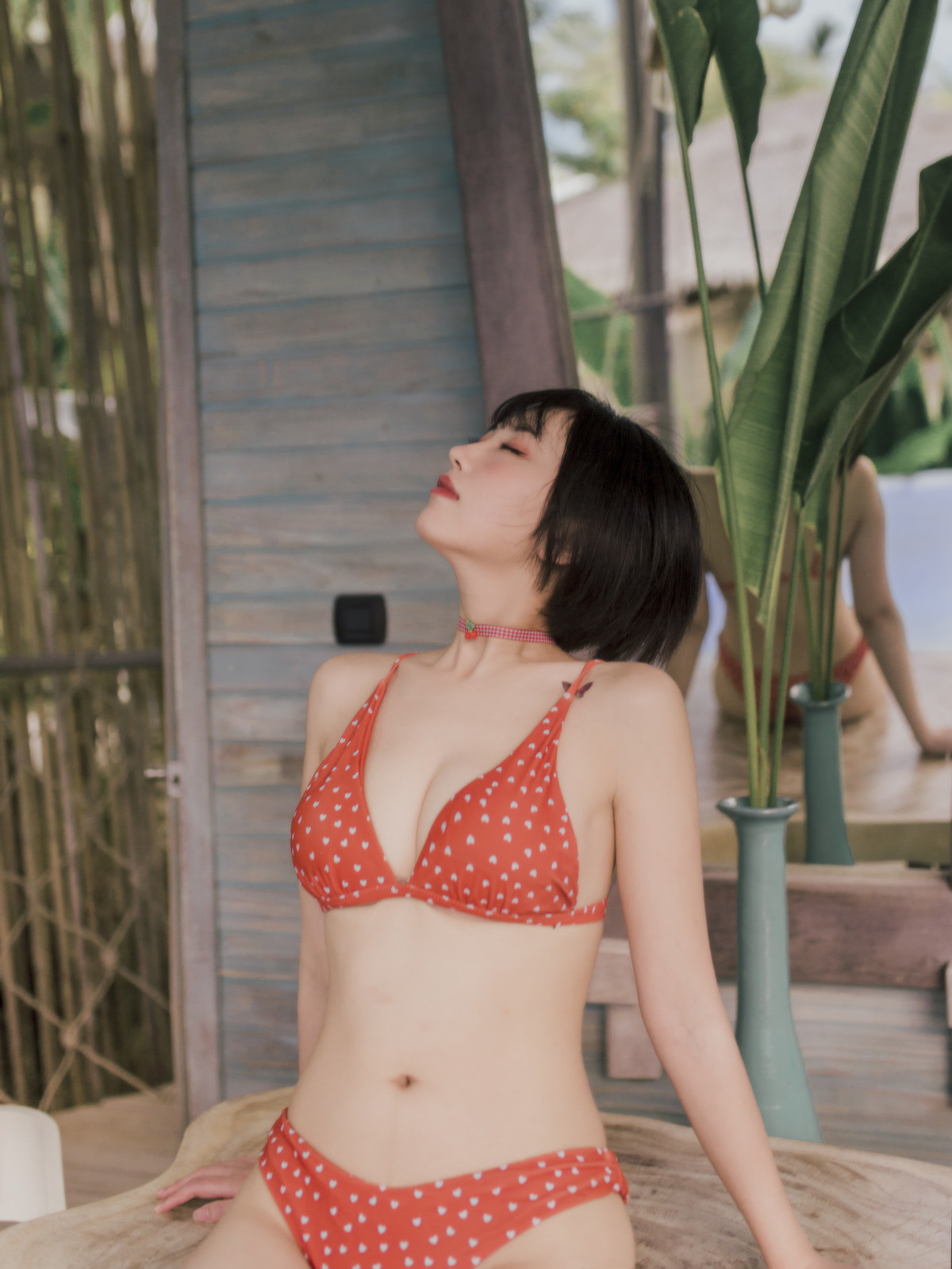 Xgyw.Net_次元少女念雪ww七月光荫主题户外海边性感红色比基尼秀完美身材迷人写真30P
