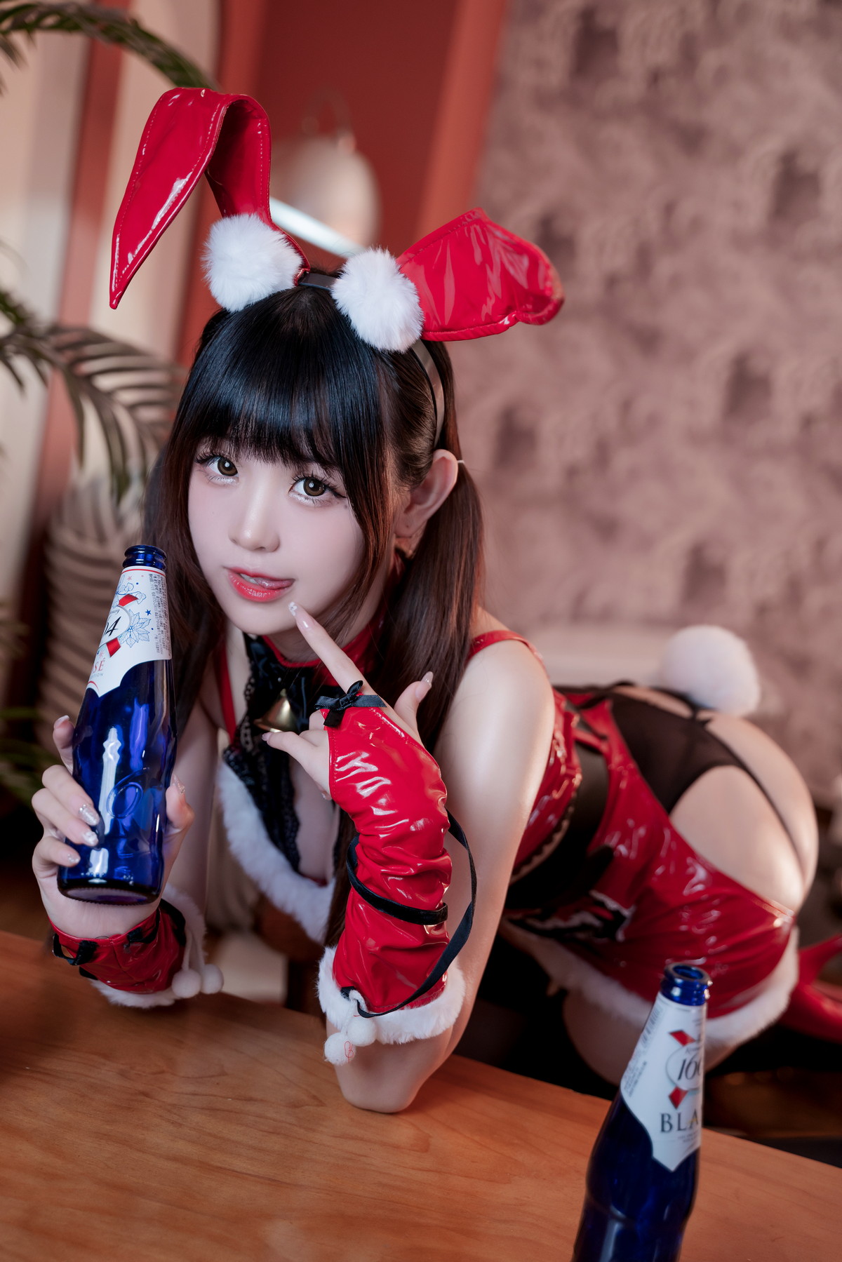Xgyw.Net_网络美女miko酱ww圣诞兔兔主题红色皮质圣诞装配黑丝吊袜秀完美身材诱惑写真40P