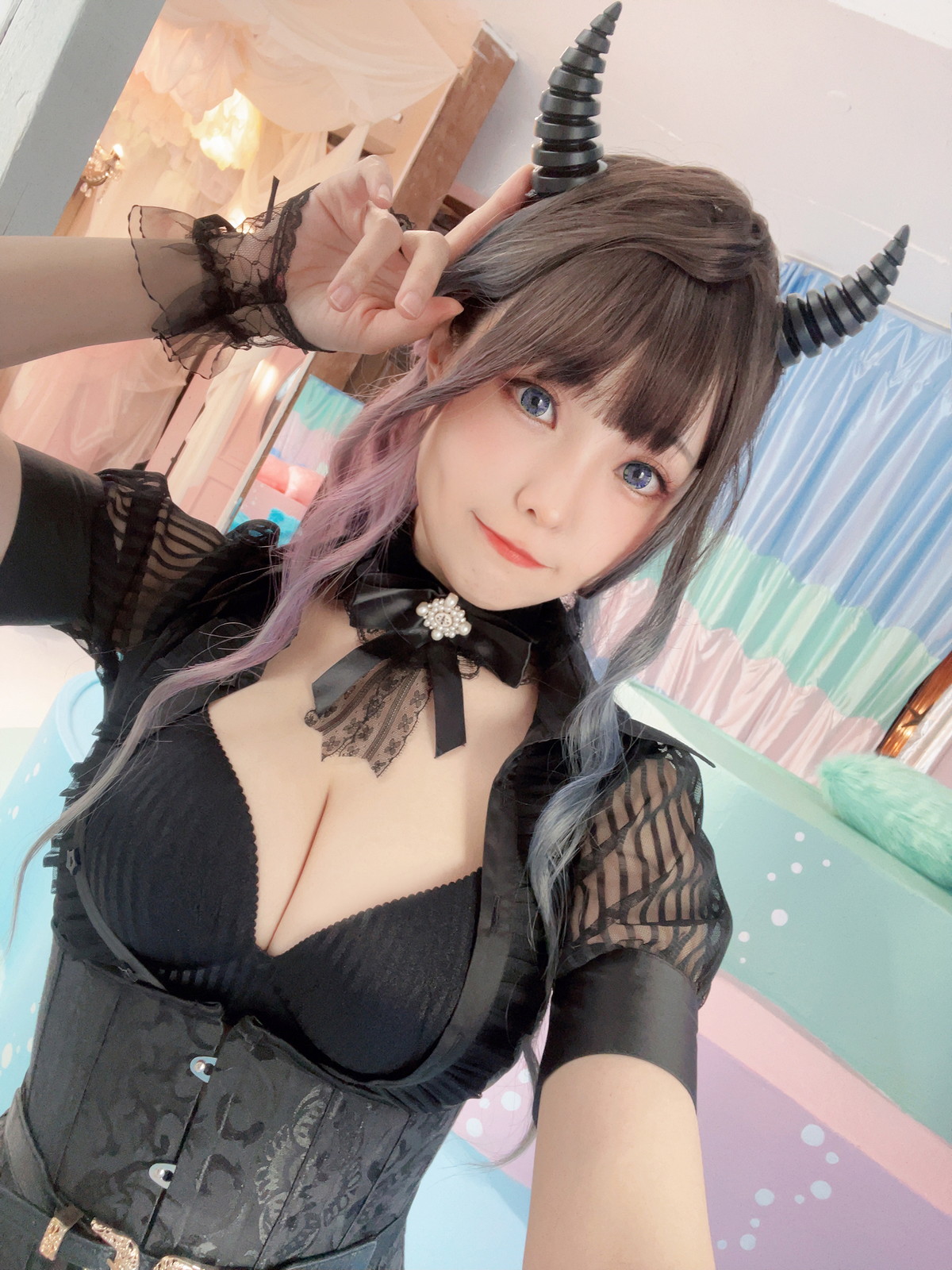 Xgyw.Net_Coser妹子Ely_eee-Devil Croupier主题性感黑色低胸服饰配黑皮短裙完美诱惑写真31P