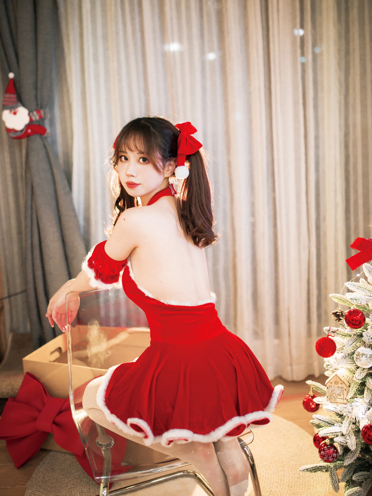 Xgyw.Net_次元少女念雪ww玫瑰礼物主题性感红色露背圣诞装配闪亮丝袜靓丽迷人写真30P