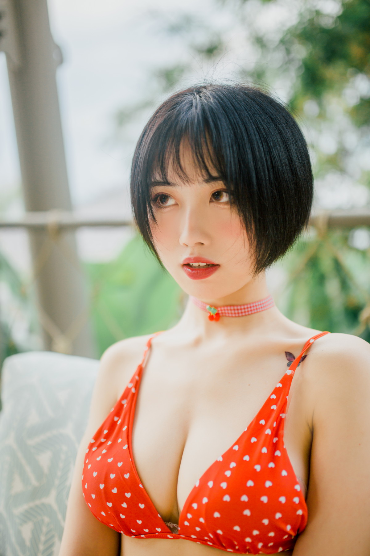 Xgyw.Net_次元少女念雪ww七月光荫主题户外海边性感红色比基尼秀完美身材迷人写真30P