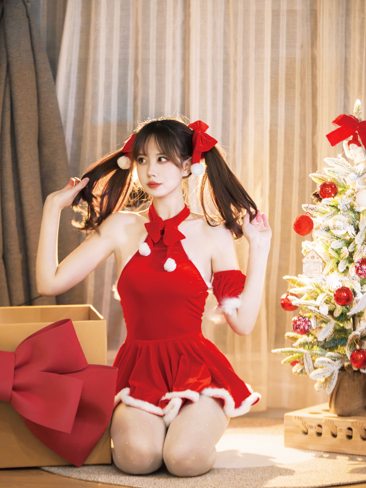 Xgyw.Net_次元少女念雪ww玫瑰礼物主题性感红色露背圣诞装配闪亮丝袜靓丽迷人写真30P