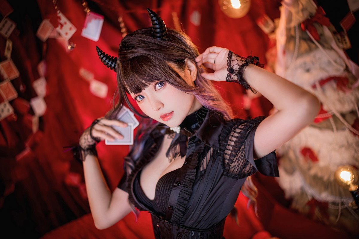 Xgyw.Net_Coser妹子Ely_eee-Devil Croupier主题性感黑色低胸服饰配黑皮短裙完美诱惑写真31P