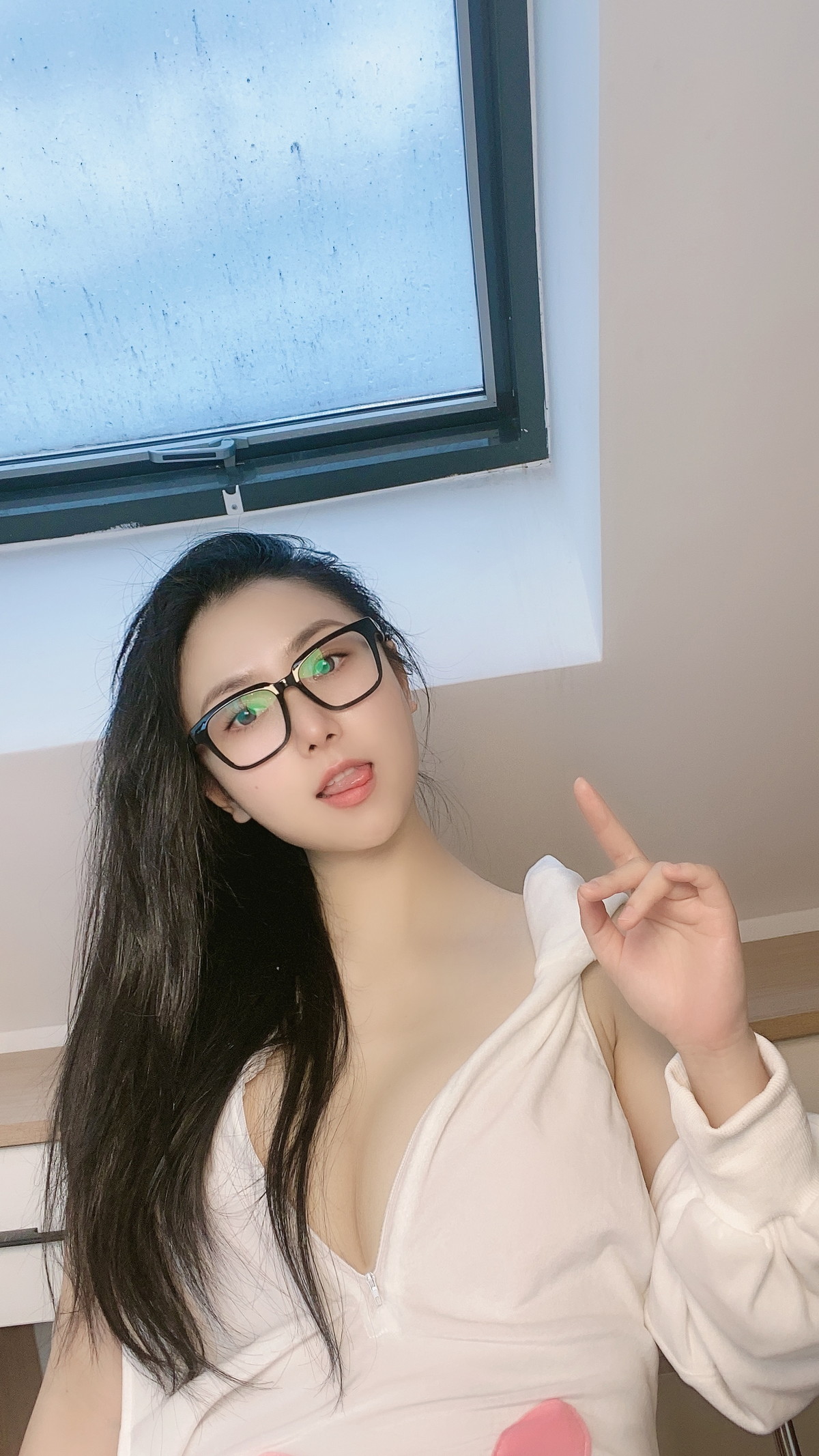 Xgyw.Net_健身俏臀少女俏妞qiaoniu微密圈视图主题多套性感服饰系列秀魔鬼身材诱惑写真151P