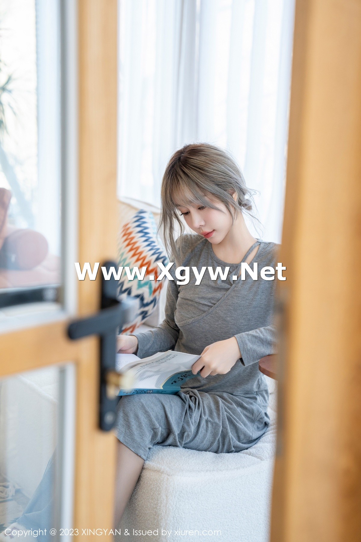 Xgyw.Net_[XINGYAN星颜社]VOL.171_女神王雨纯脱灰色休闲装露轻透连体衣配开档黑丝惹火诱惑写真78P