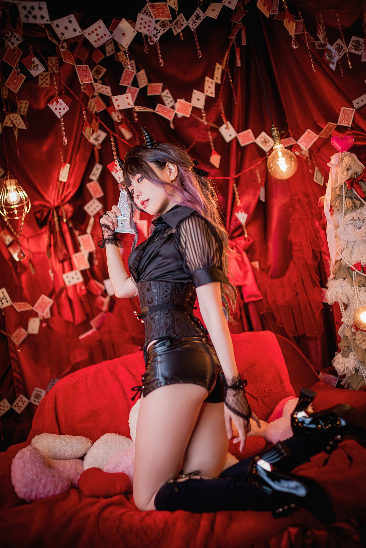Xgyw.Net_Coser妹子Ely_eee-Devil Croupier主题性感黑色低胸服饰配黑皮短裙完美诱惑写真31P
