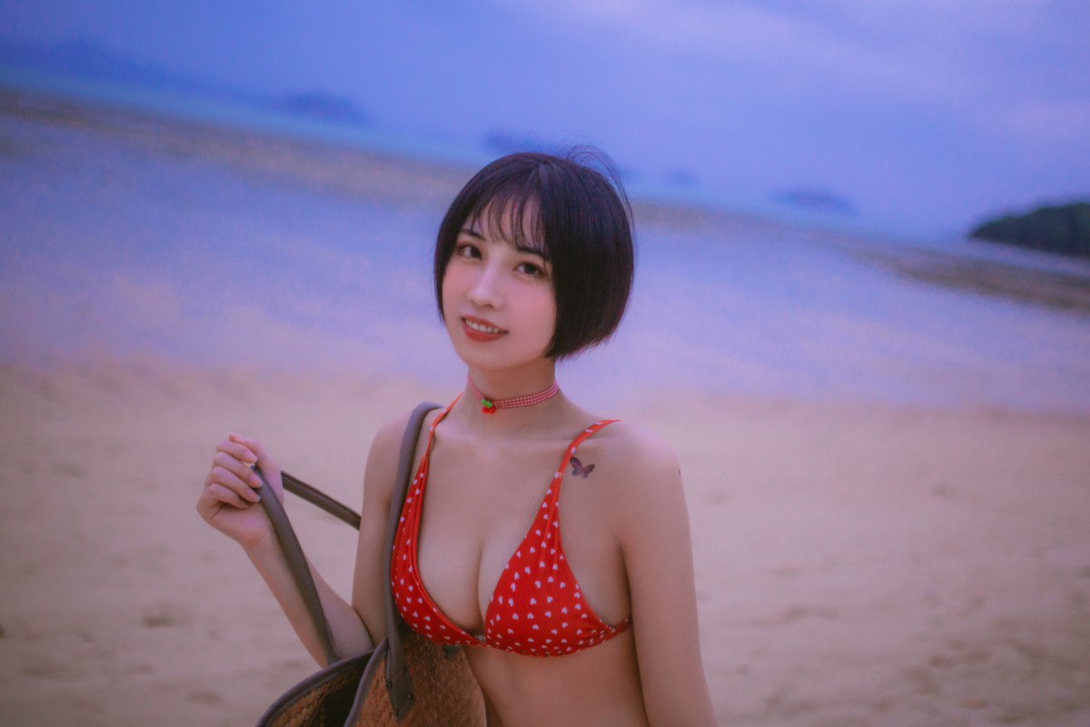 Xgyw.Net_次元少女念雪ww七月光荫主题户外海边性感红色比基尼秀完美身材迷人写真30P