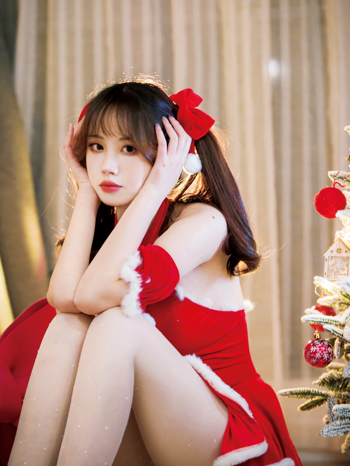 Xgyw.Net_次元少女念雪ww玫瑰礼物主题性感红色露背圣诞装配闪亮丝袜靓丽迷人写真30P