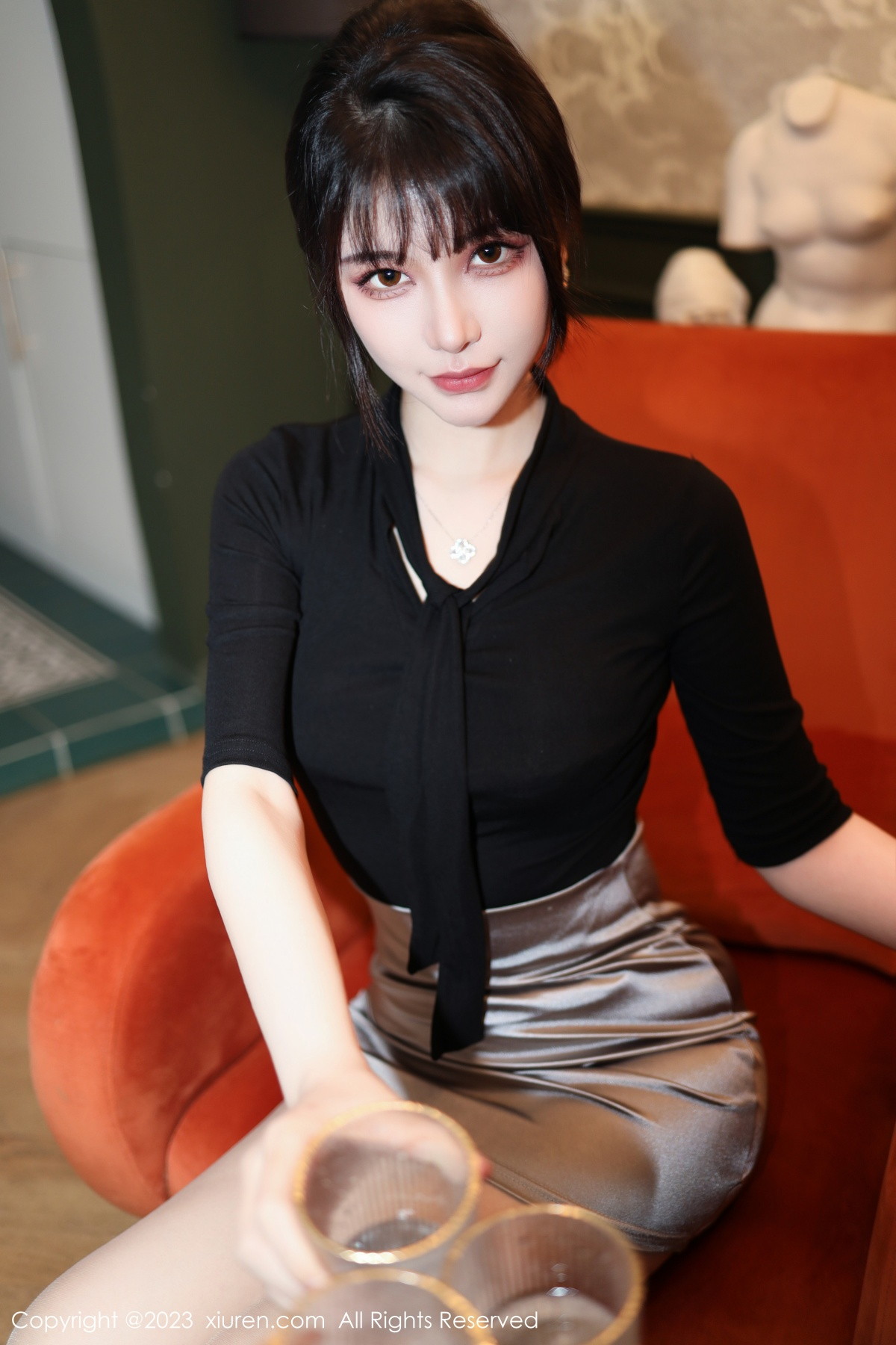 Xgyw.Net_XiuRen第6256期_模特桃桃子闺蜜剧情主题性感黑白丝袜系列秀美腿迷人诱惑写真85P