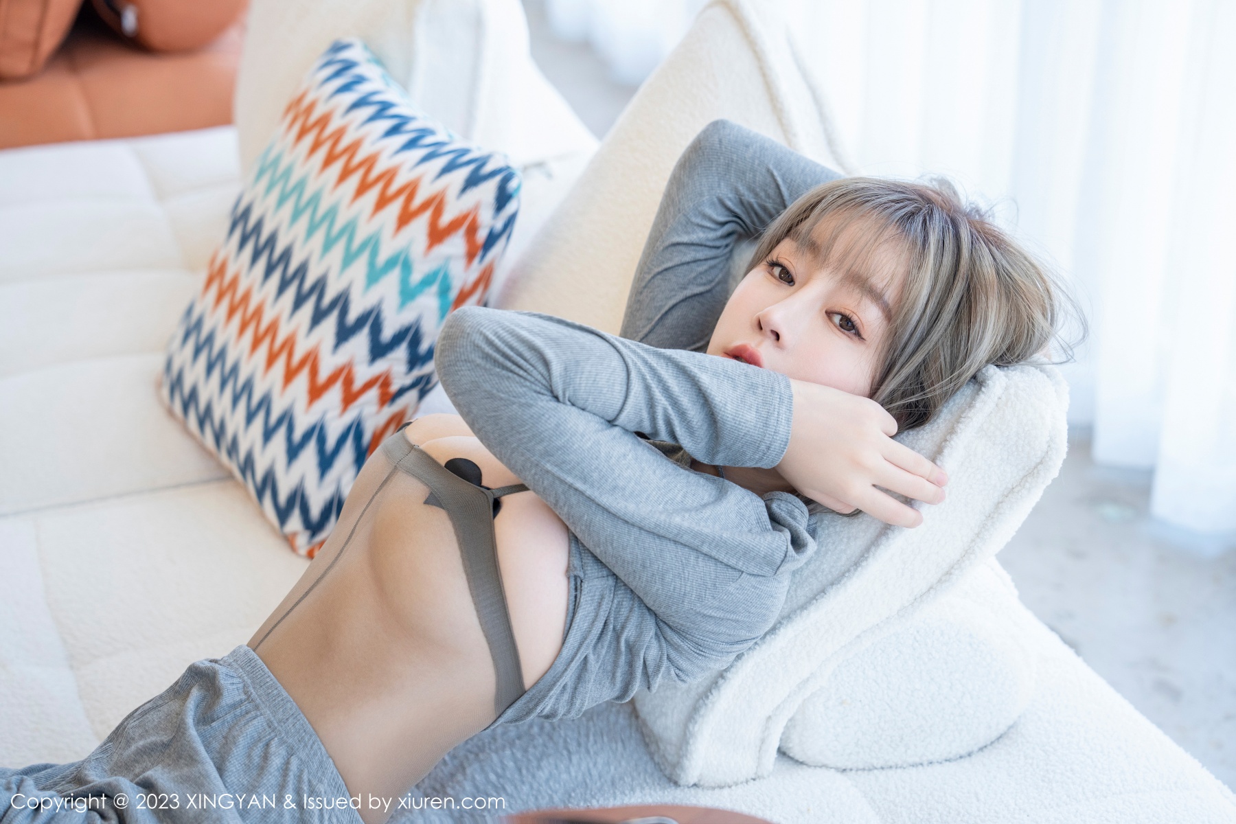 Xgyw.Net_[XINGYAN星颜社]VOL.171_女神王雨纯脱灰色休闲装露轻透连体衣配开档黑丝惹火诱惑写真78P