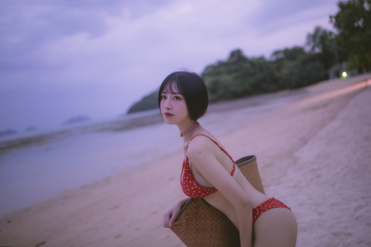 Xgyw.Net_次元少女念雪ww七月光荫主题户外海边性感红色比基尼秀完美身材迷人写真30P