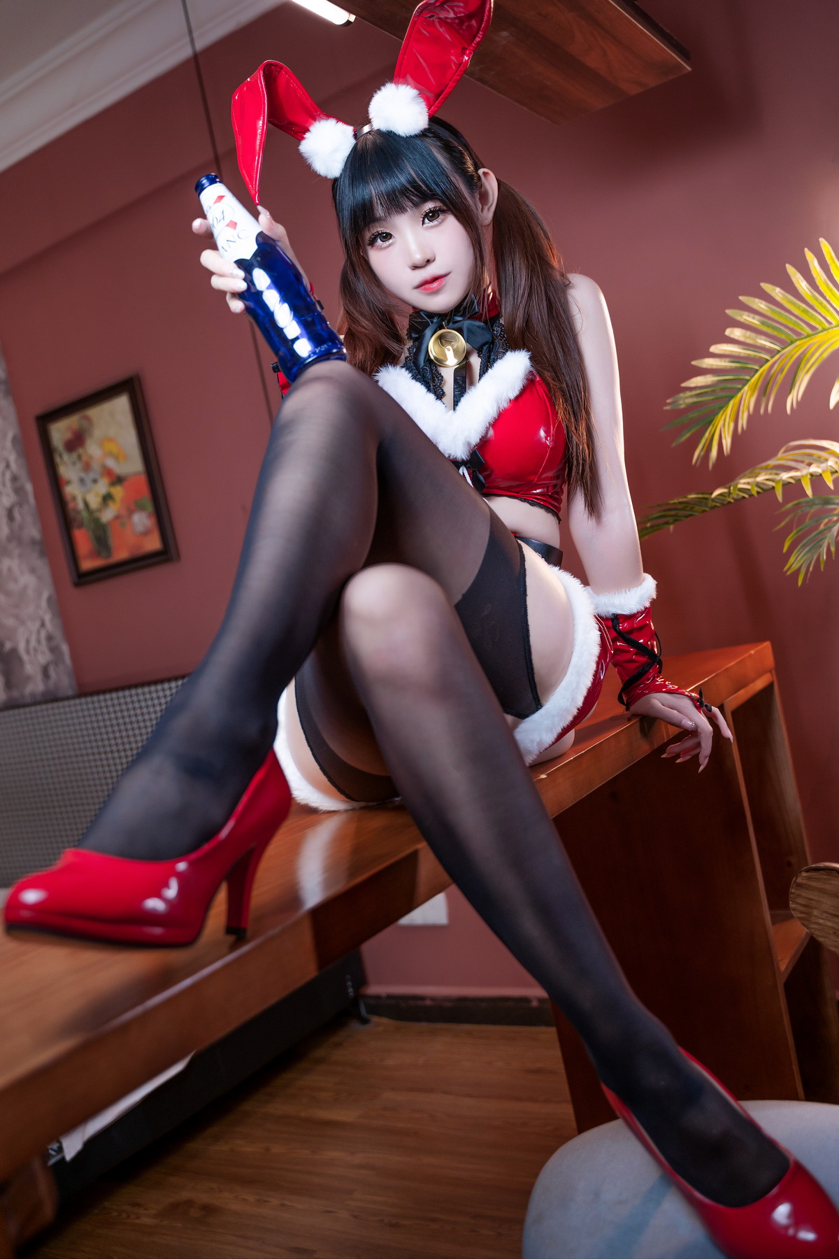 Xgyw.Net_网络美女miko酱ww圣诞兔兔主题红色皮质圣诞装配黑丝吊袜秀完美身材诱惑写真40P