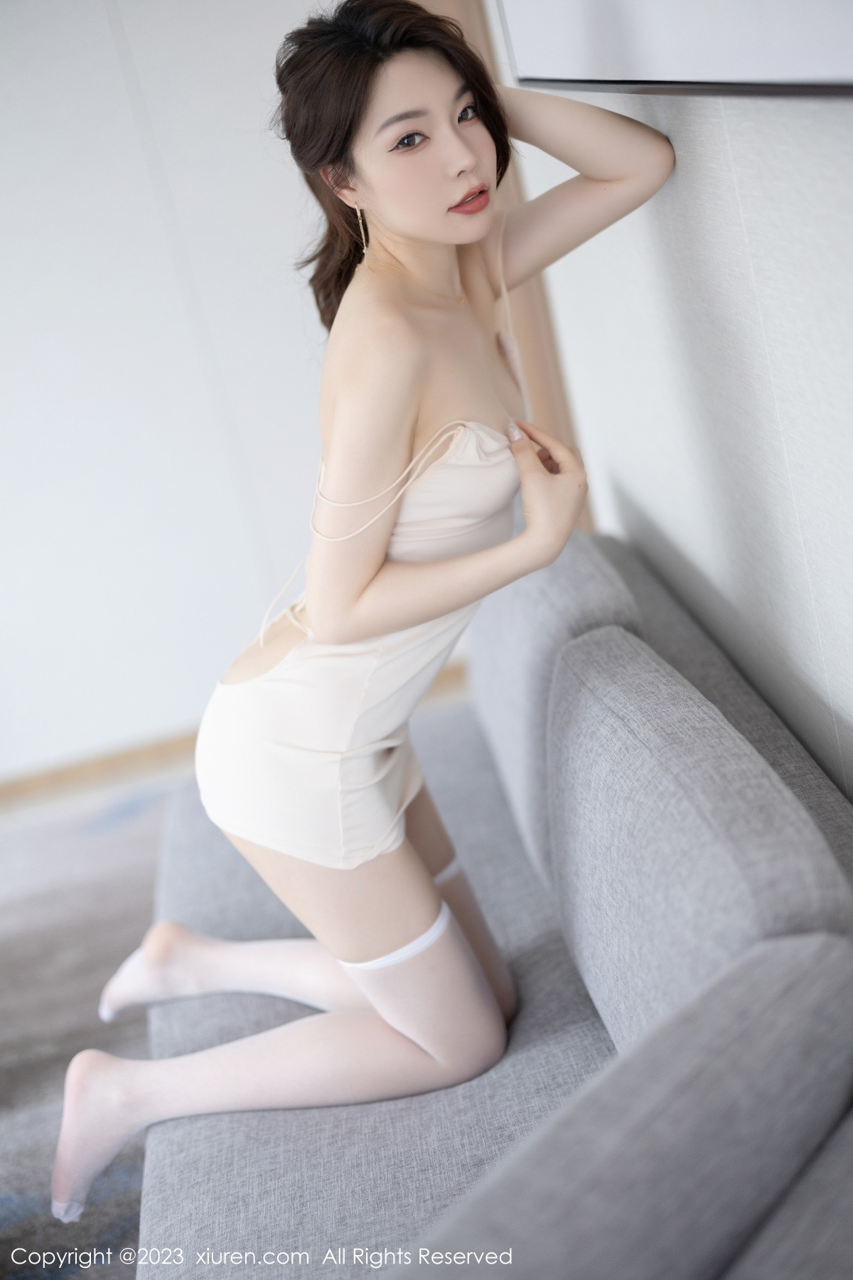 Xgyw.Net_XiuRen第6257期_女神徐莉芝Booty脱浅色外衣露白色轻透上衣秀曼妙身材诱惑写真85P
