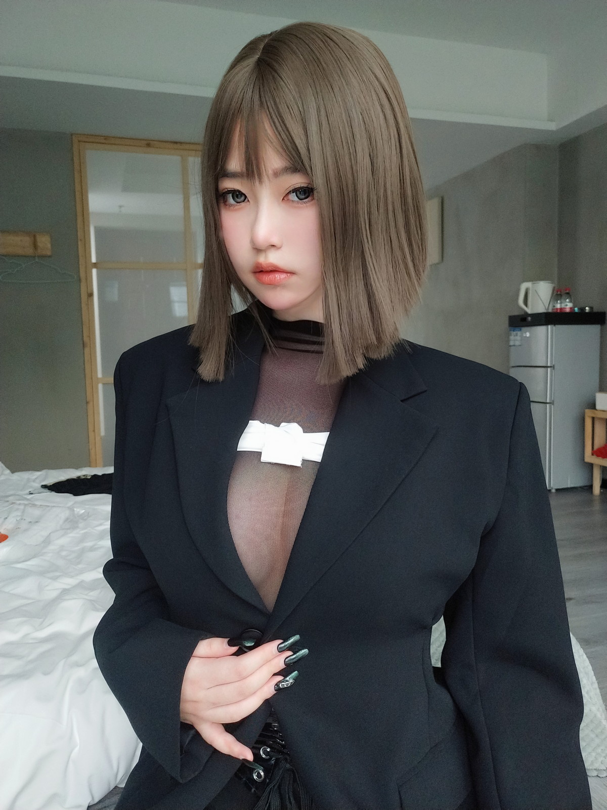 Xgyw.Net_Coser妹子女主K大胆的秘书主题脱OL制服露薄透内衣秀豪乳遮点极致诱惑写真107P