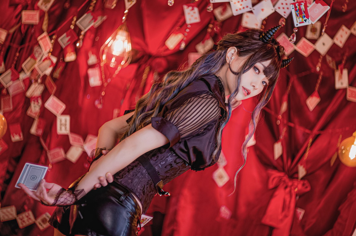 Xgyw.Net_Coser妹子Ely_eee-Devil Croupier主题性感黑色低胸服饰配黑皮短裙完美诱惑写真31P