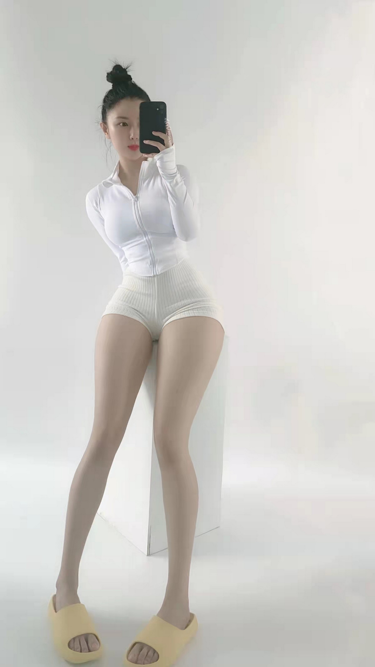 Xgyw.Net_健身俏臀少女俏妞qiaoniu微密圈视图主题多套性感服饰系列秀魔鬼身材诱惑写真151P