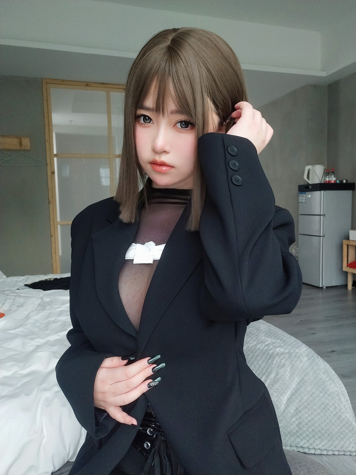 Xgyw.Net_Coser妹子女主K大胆的秘书主题脱OL制服露薄透内衣秀豪乳遮点极致诱惑写真107P