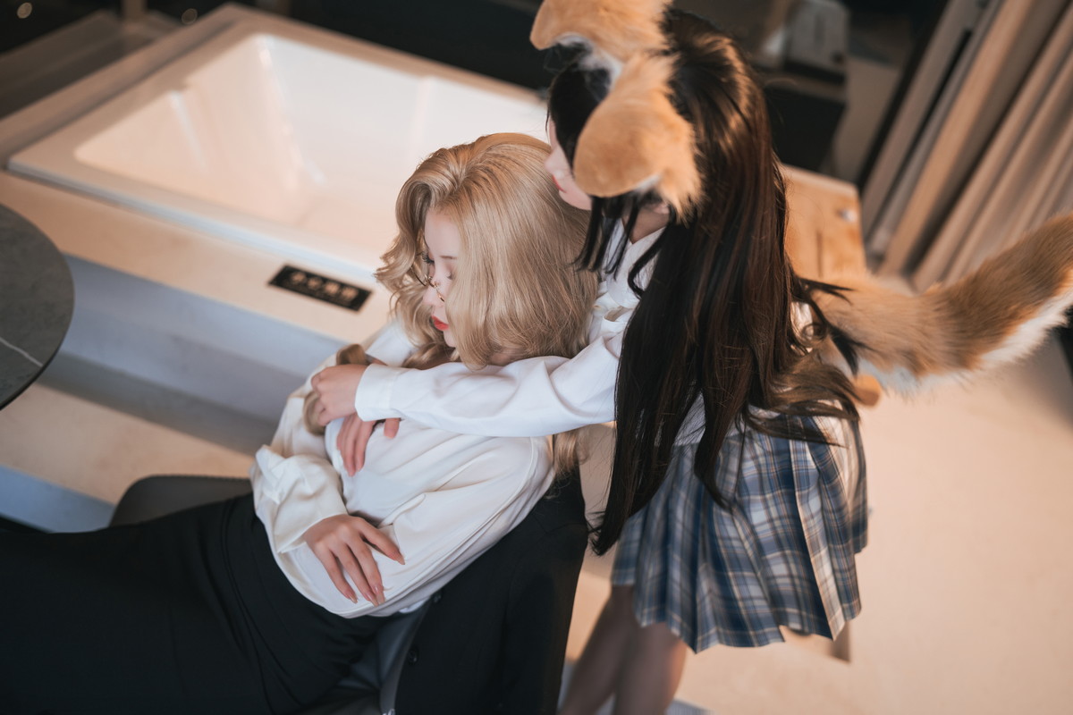 Xgyw.Net_网络美女rioko凉凉子&面饼仙儿女总裁主题性感黑色内衣配黑丝袜迷人诱惑写真80P
