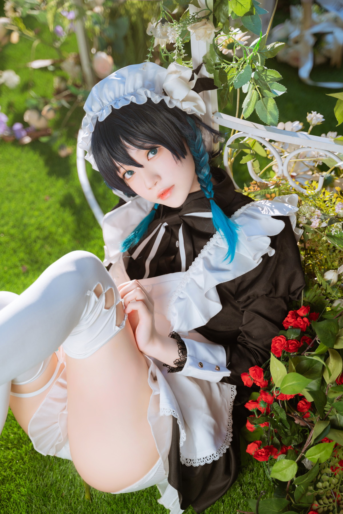 Xgyw.Net_网络美女桜桃喵温迪女仆主题花园里性感女仆装配白丝袜秀白嫩美腿迷人写真26P