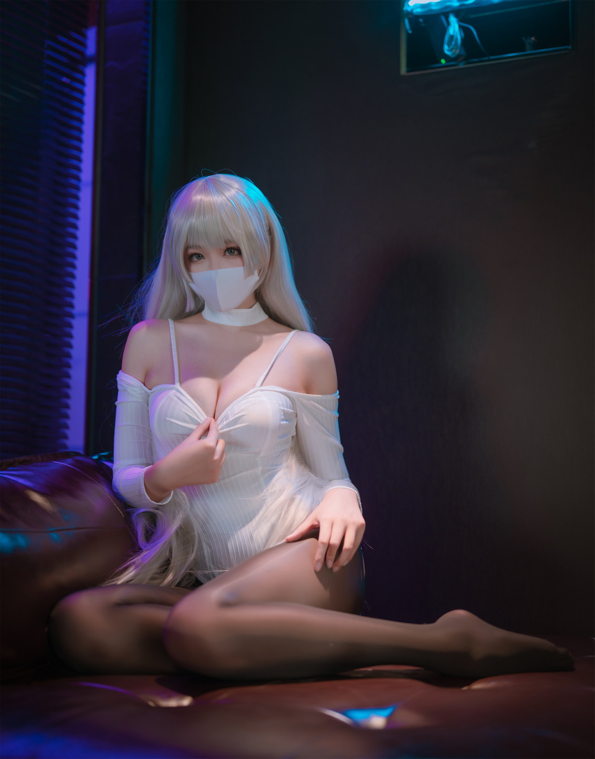 Xgyw.Net_网络美女轩萧学姐高开叉运动鞋主题性感白色高叉连体衣配超薄黑丝诱惑写真68P