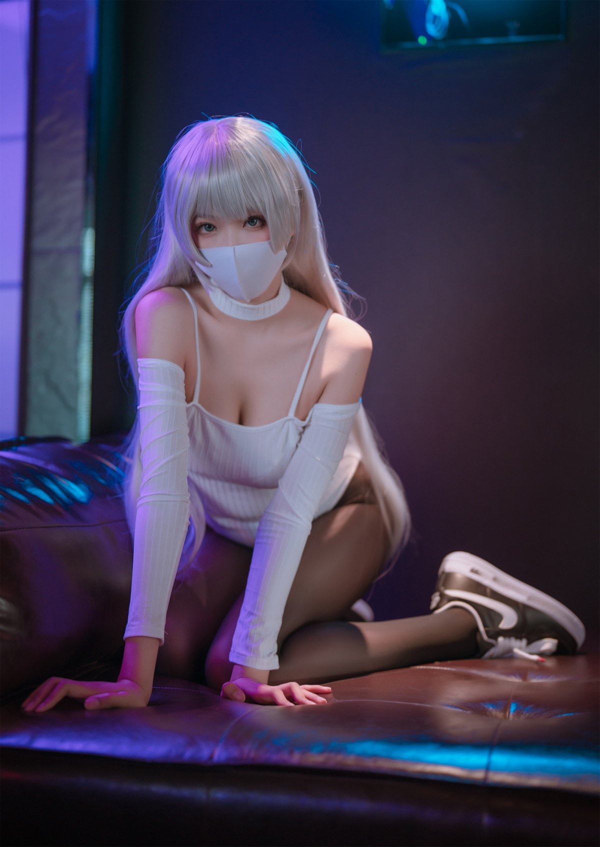 Xgyw.Net_网络美女轩萧学姐高开叉运动鞋主题性感白色高叉连体衣配超薄黑丝诱惑写真68P