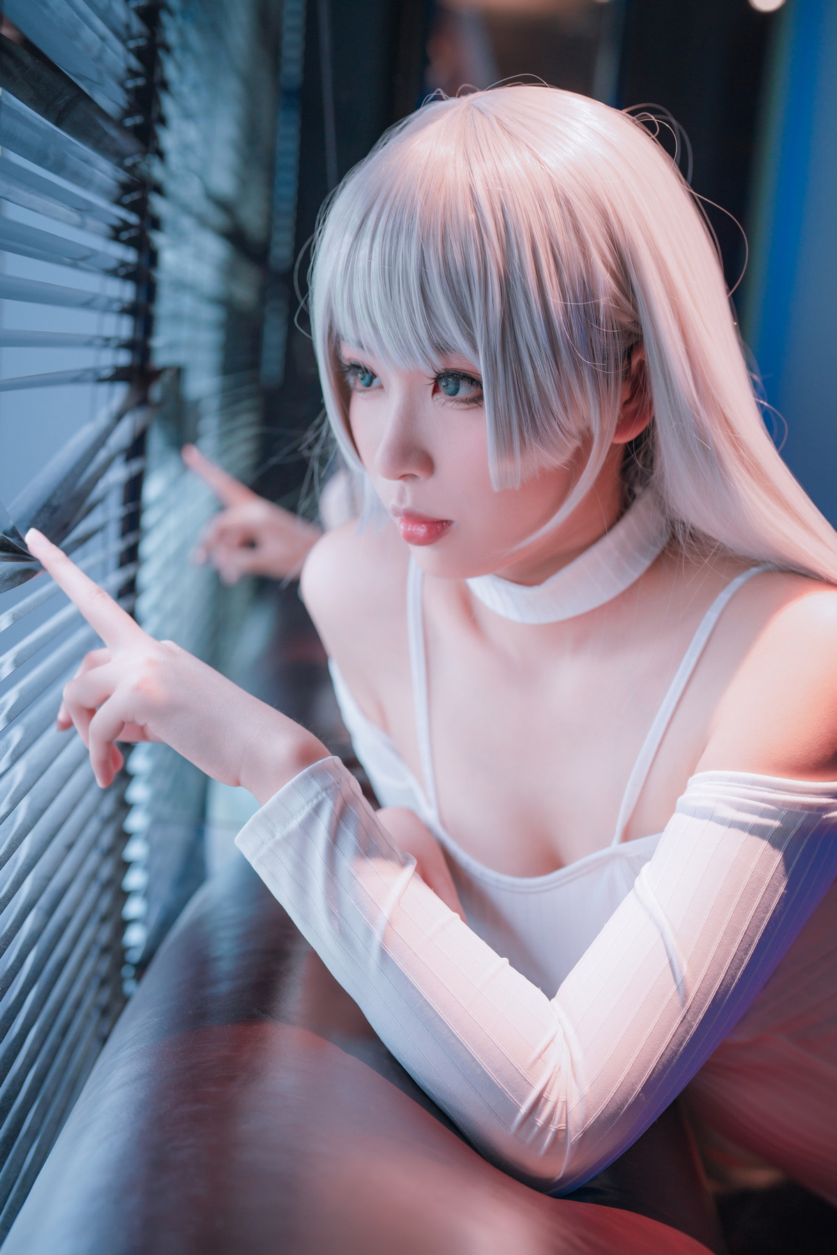 Xgyw.Net_网络美女轩萧学姐高开叉运动鞋主题性感白色高叉连体衣配超薄黑丝诱惑写真68P