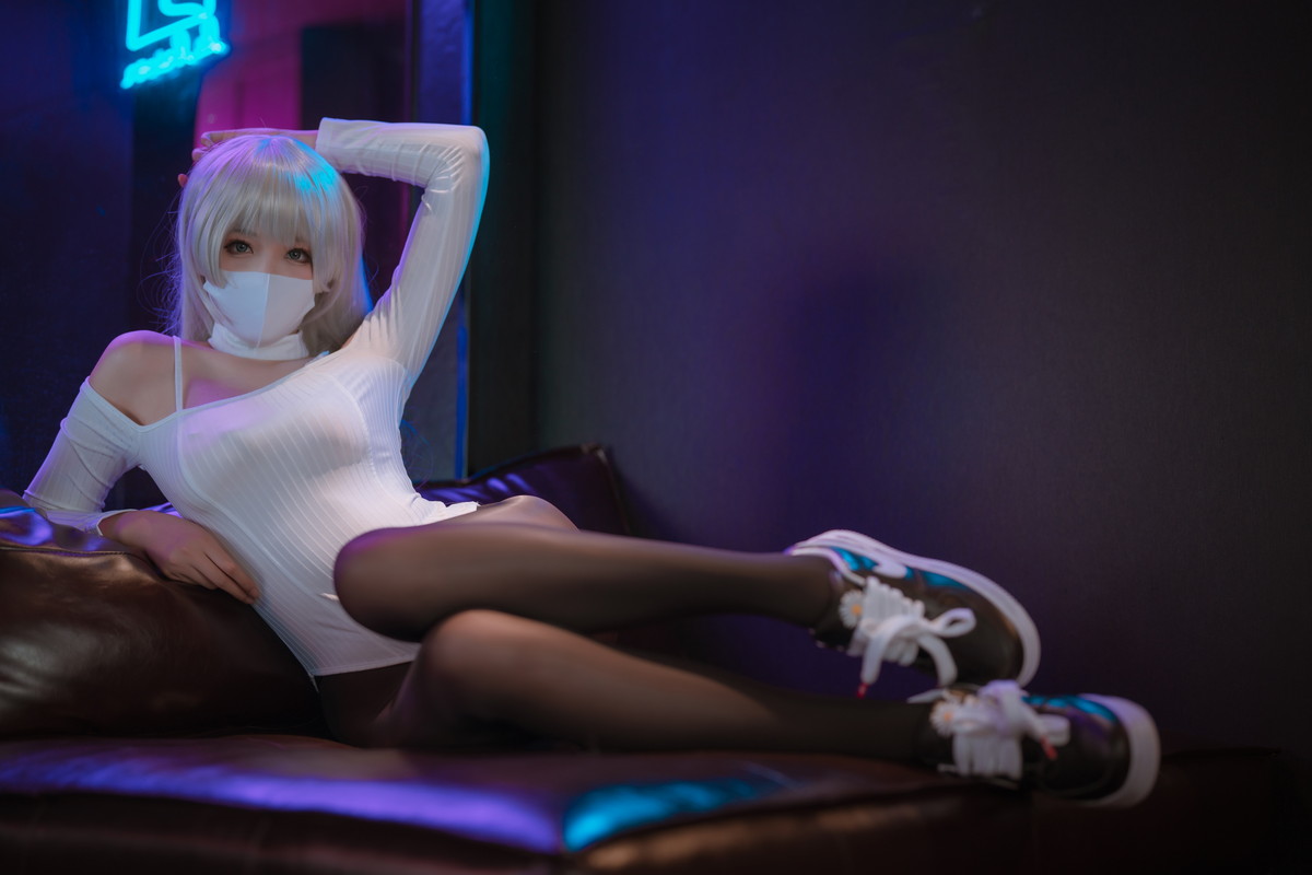 Xgyw.Net_网络美女轩萧学姐高开叉运动鞋主题性感白色高叉连体衣配超薄黑丝诱惑写真68P