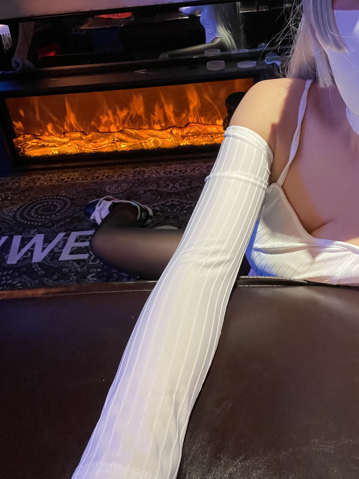 Xgyw.Net_网络美女轩萧学姐高开叉运动鞋主题性感白色高叉连体衣配超薄黑丝诱惑写真68P