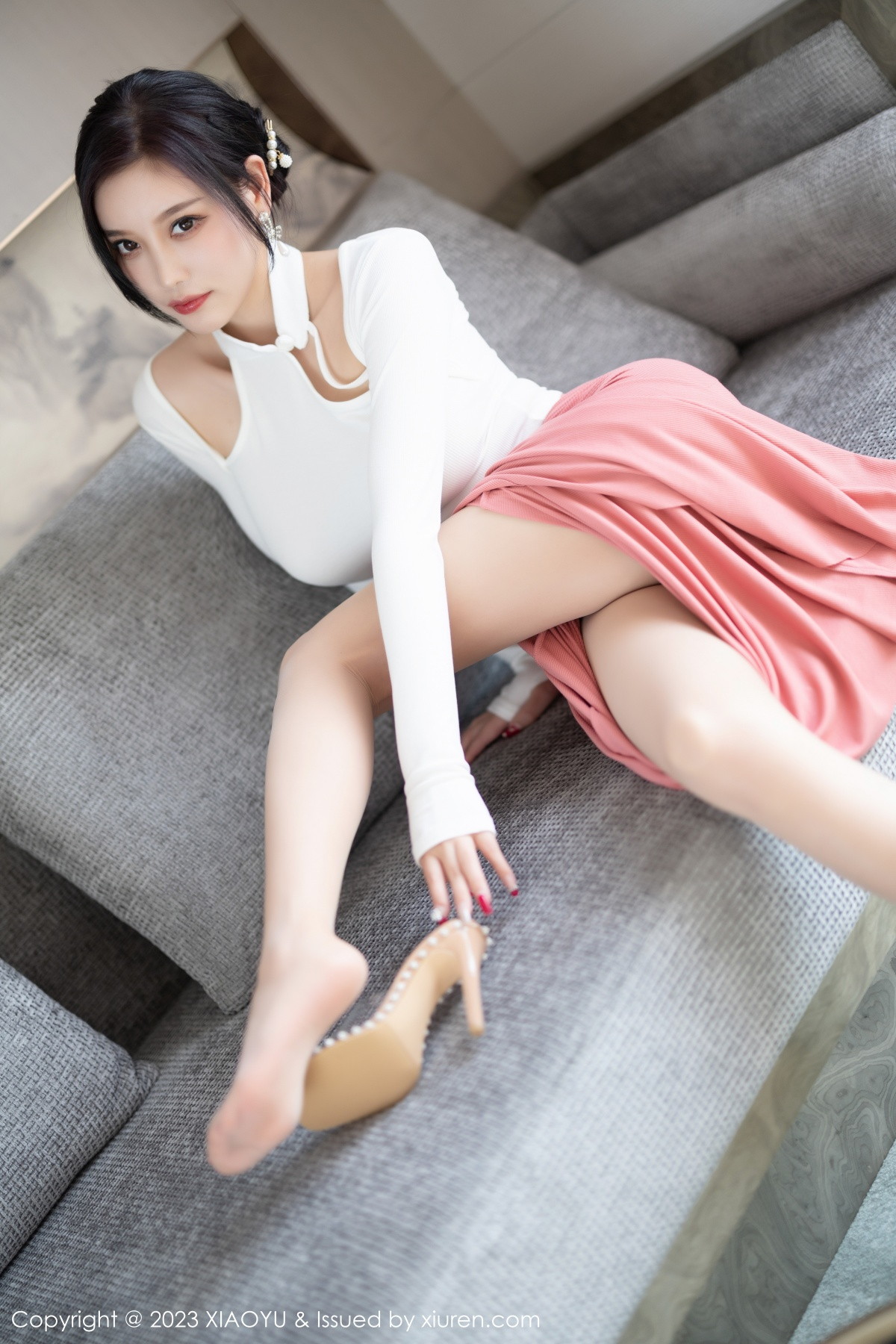 Xgyw.Net_[XiaoYu画语界]Vol.965_女神杨晨晨Yome白色上衣配淡红长裙露吊坠内衣完美诱惑写真91P