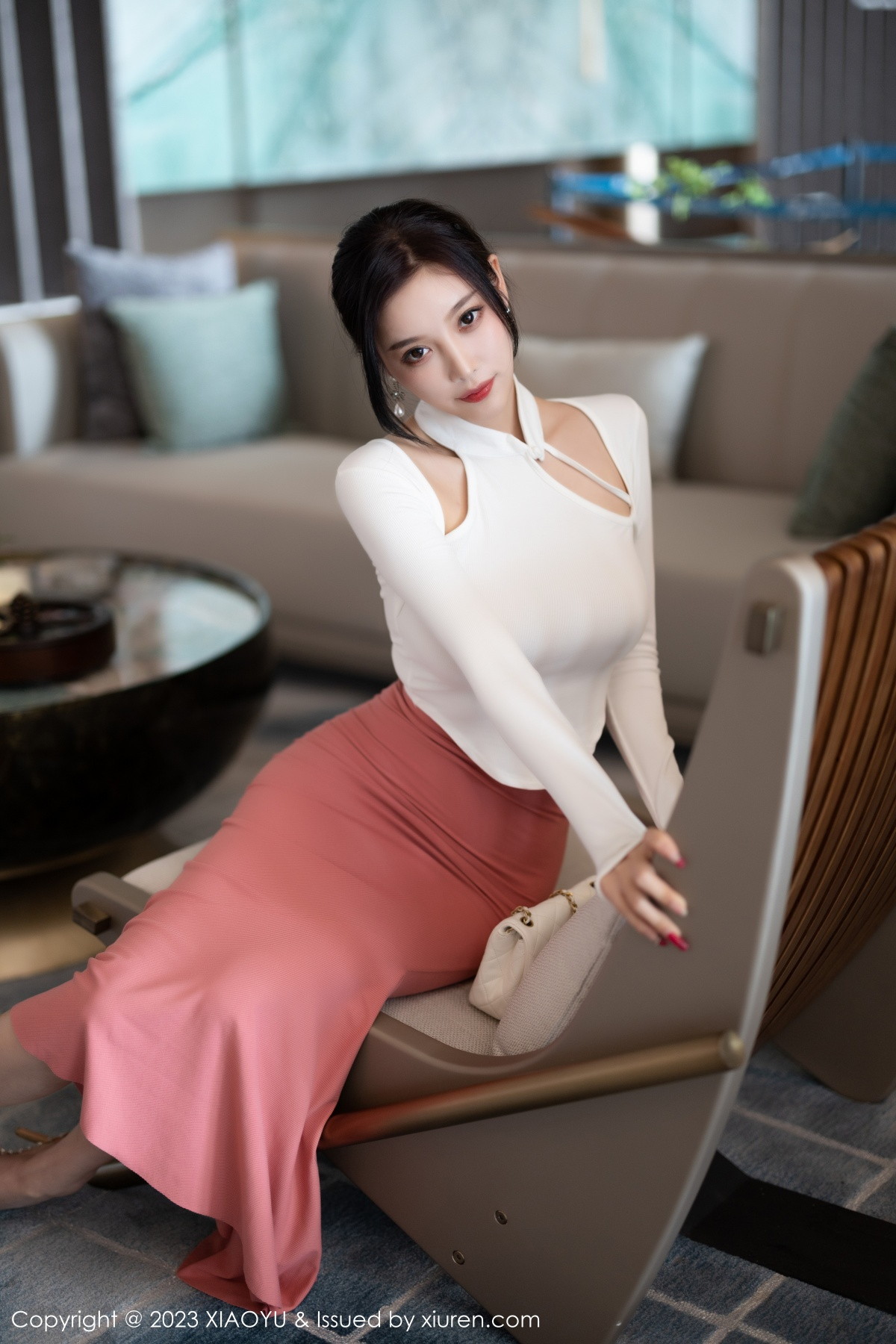Xgyw.Net_[XiaoYu画语界]Vol.965_女神杨晨晨Yome白色上衣配淡红长裙露吊坠内衣完美诱惑写真91P