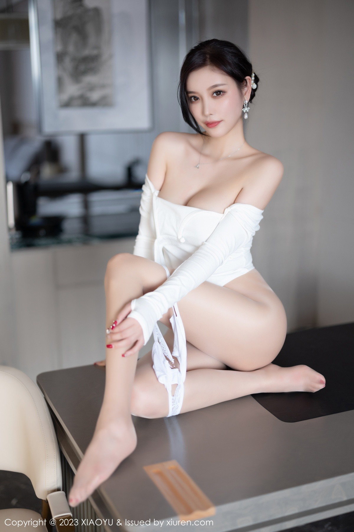 Xgyw.Net_[XiaoYu画语界]Vol.965_女神杨晨晨Yome白色上衣配淡红长裙露吊坠内衣完美诱惑写真91P
