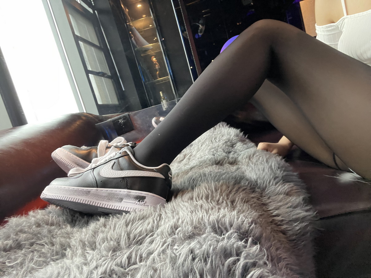Xgyw.Net_网络美女轩萧学姐高开叉运动鞋主题性感白色高叉连体衣配超薄黑丝诱惑写真68P
