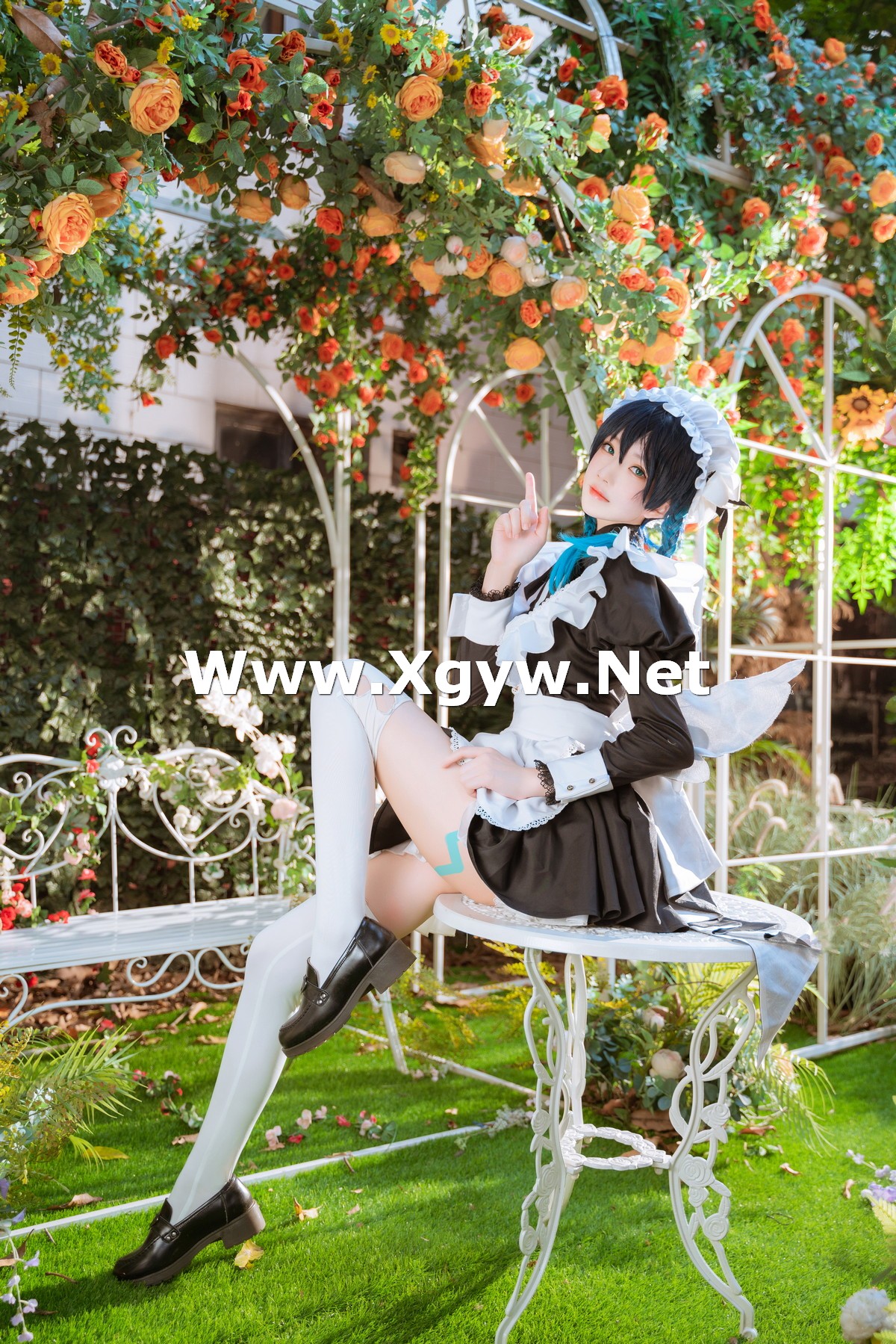 Xgyw.Net_网络美女桜桃喵温迪女仆主题花园里性感女仆装配白丝袜秀白嫩美腿迷人写真26P