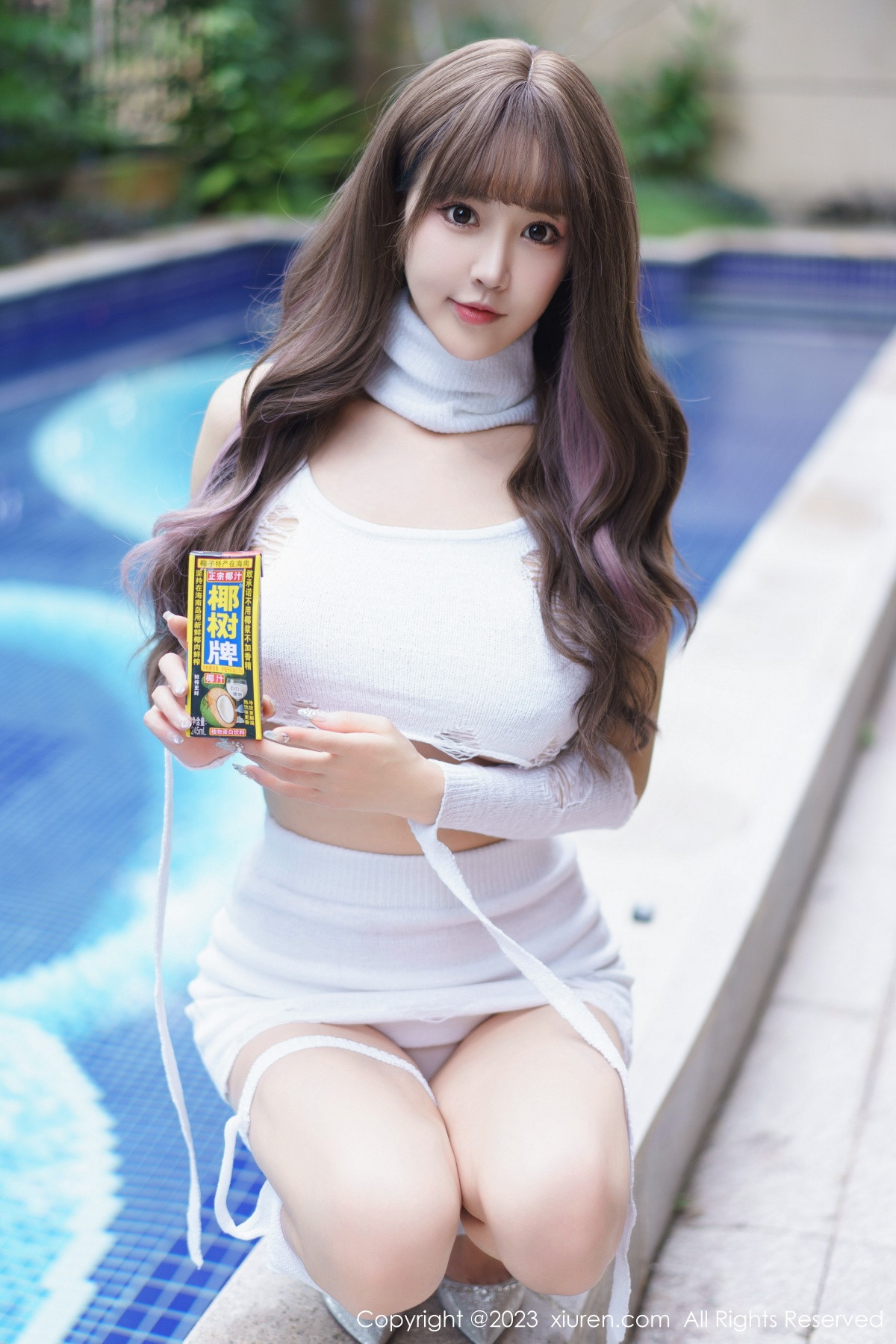 Xgyw.Net_XiuRen第6261期_女神朱可儿Flora白色短款上衣配短裙秀雪峰美臀丰满诱惑写真80P