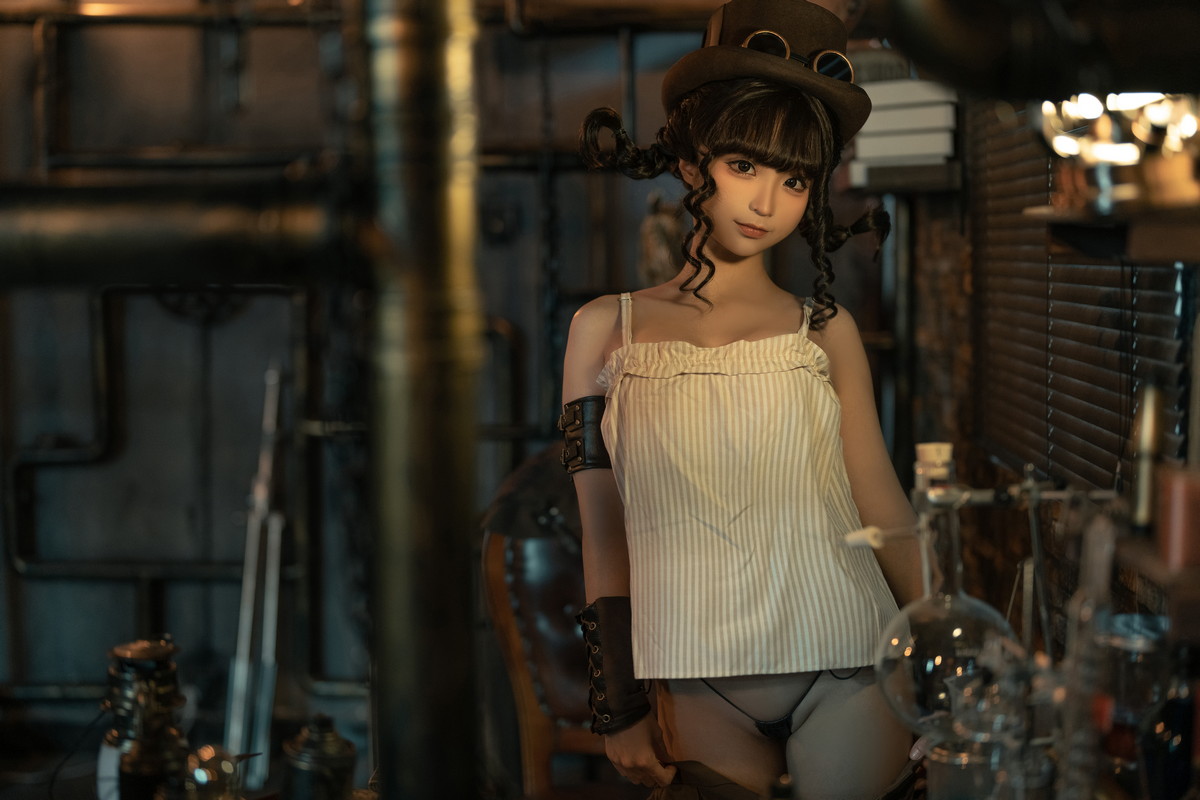 Xgyw.Net_Coser妹子女主K恶魔主题性感黑色薄透连体内衣配黑丝吊袜秀豪乳翘臀诱惑写真43P