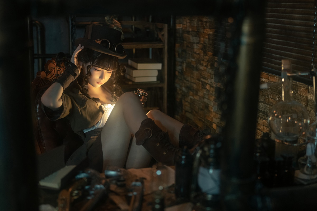 Xgyw.Net_Coser妹子女主K恶魔主题性感黑色薄透连体内衣配黑丝吊袜秀豪乳翘臀诱惑写真43P