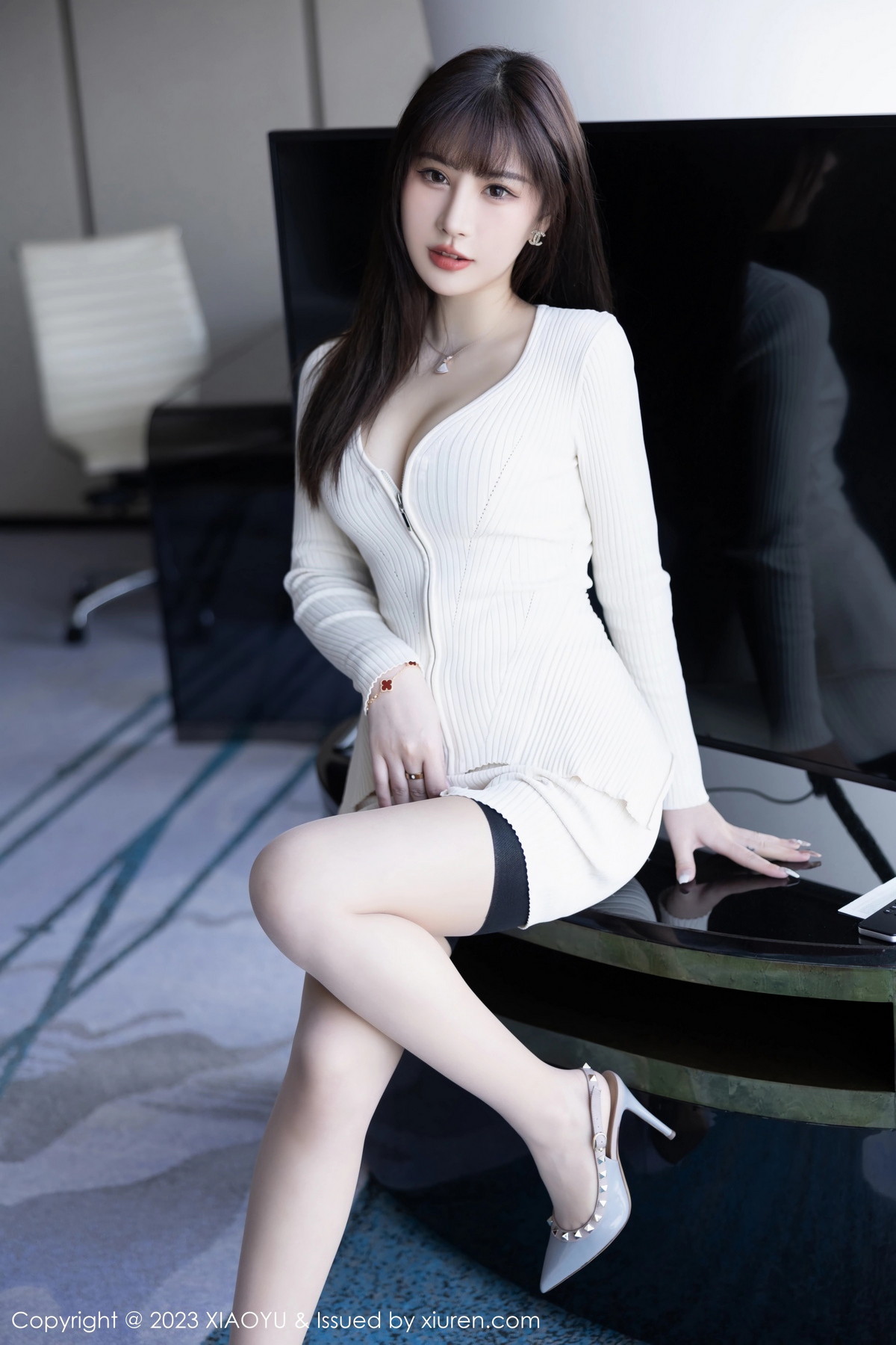 Xgyw.Net_[XiaoYu画语界]Vol.966_模特张欣欣性感白色开胸衣配肉丝吊袜秀曼妙身姿迷人诱惑写真87P