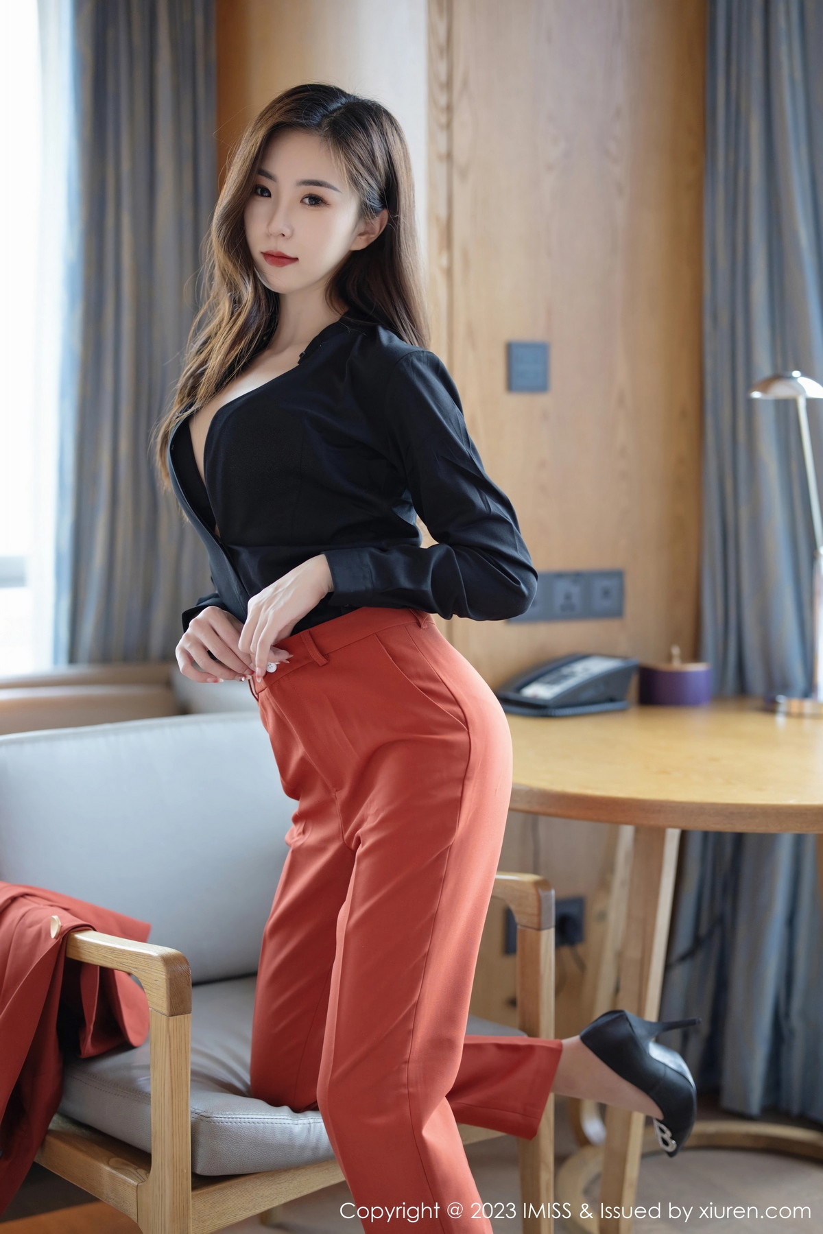 Xgyw.Net_[IMISS爱蜜社]Vol.717_模特杨紫嫣candy脱职场OL露性感黑色内衣原色丝袜迷人诱惑写真64P