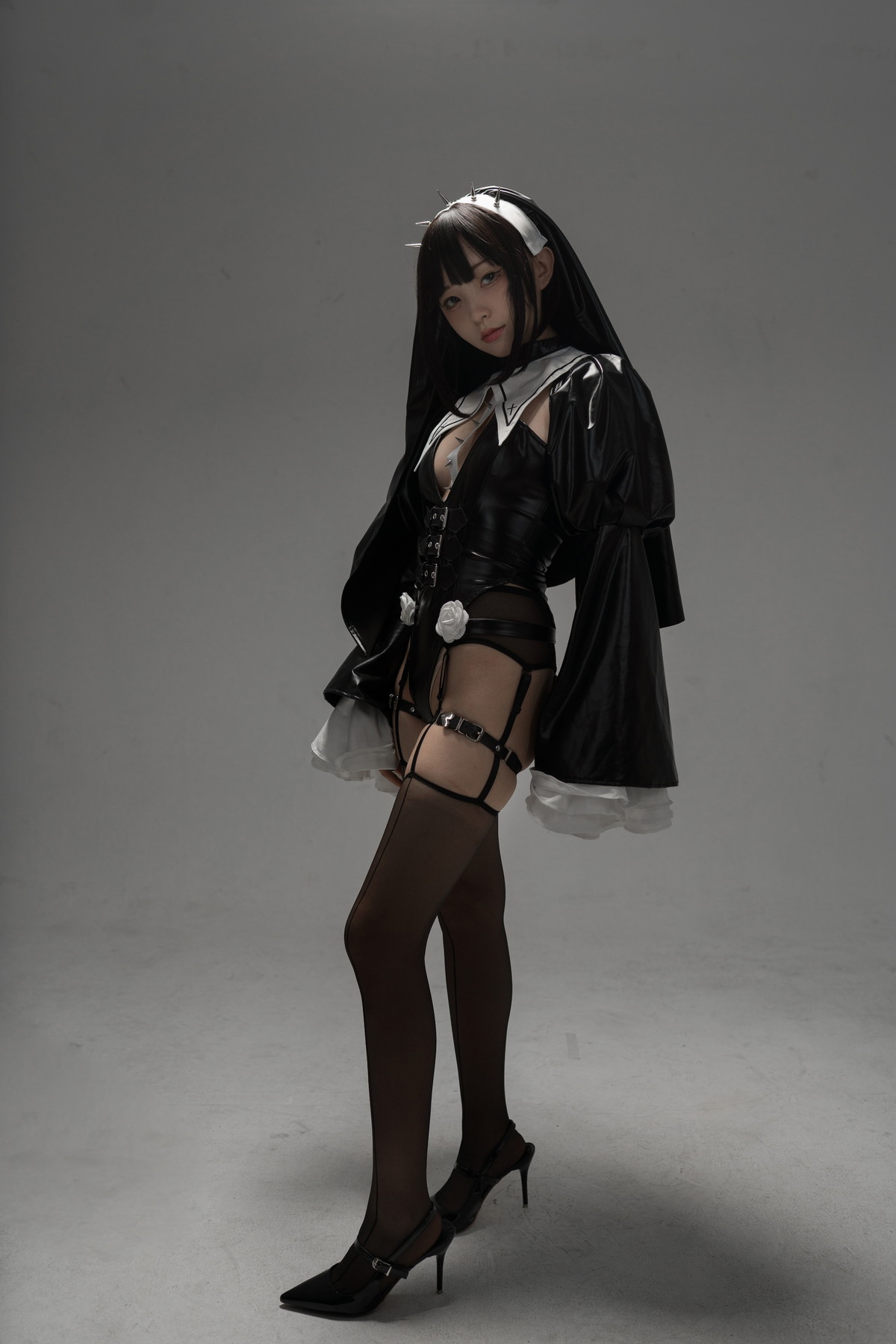 Xgyw.Net_网络美女花铃杀戮修女主题性感黑色皮质修女服饰配黑丝吊袜秀美腿诱惑写真89P