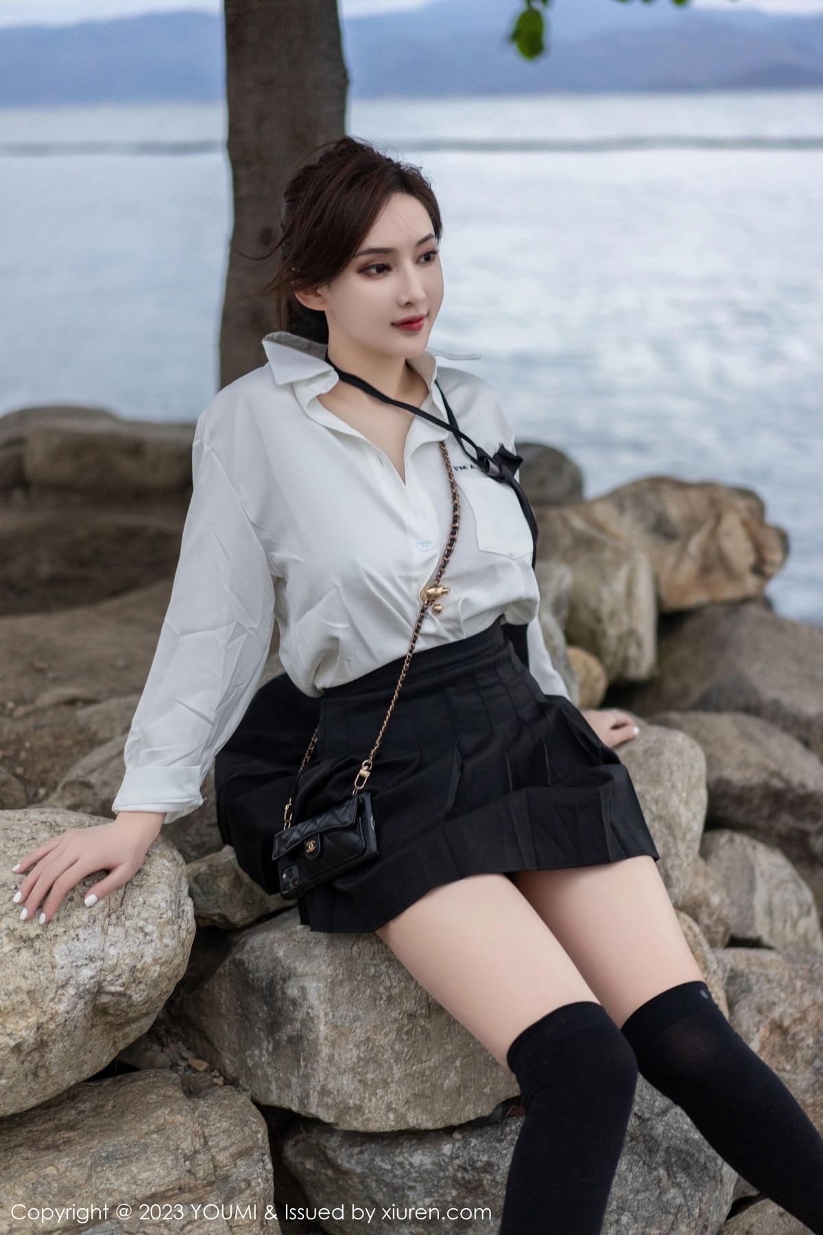 Xgyw.Net_[YouMi尤蜜荟]Vol.903_女神Carol周妍希大理旅拍性感白T配黑短裙秀完美身材迷人写真100P