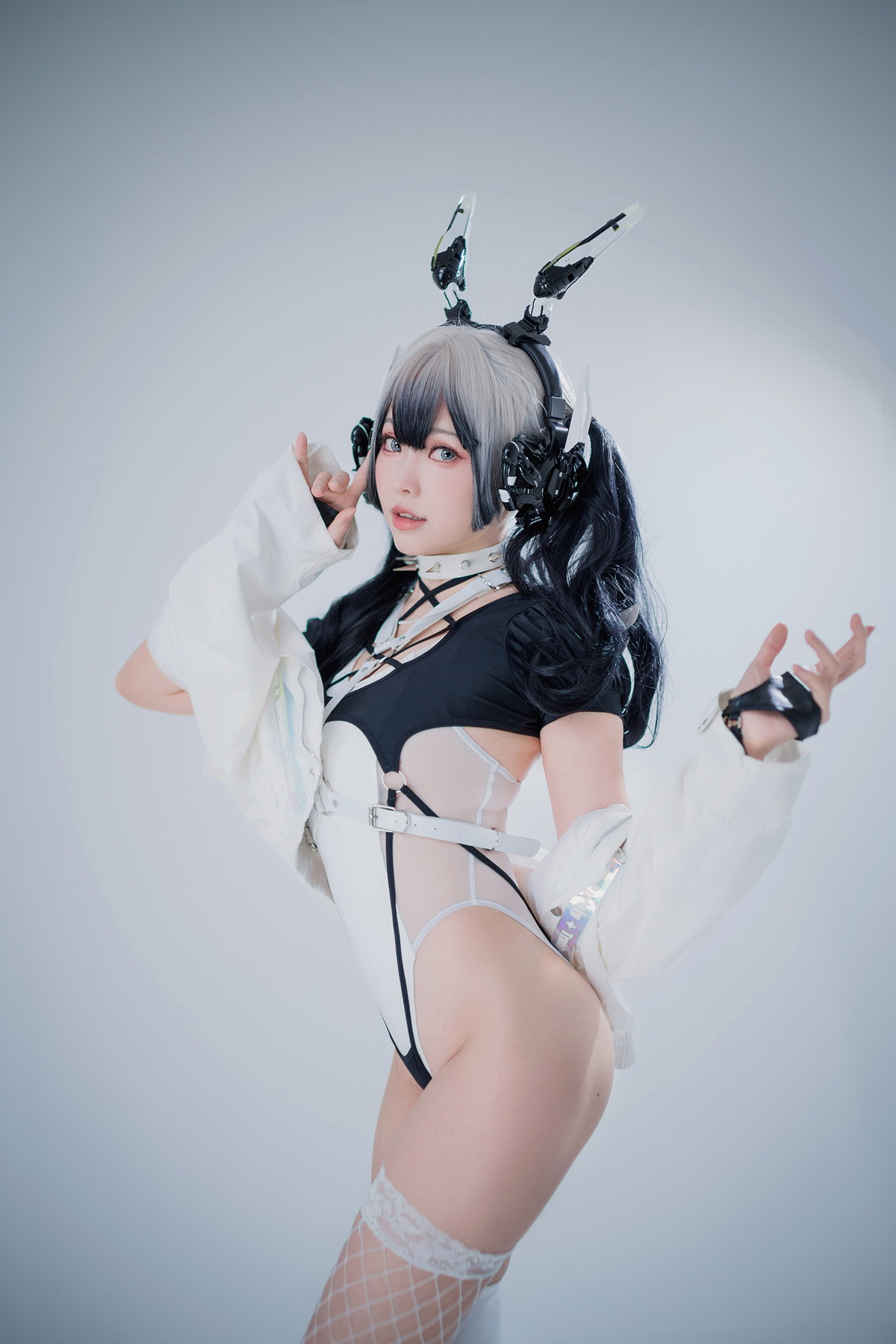 Xgyw.Net_Coser妹子Ely_eee-CyberGirl Blanche主题私房性感高叉连体衣秀翘臀美腿诱惑写真42P