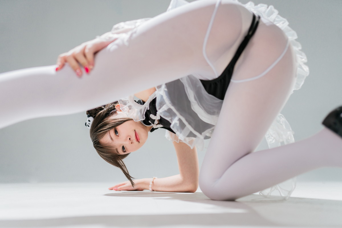 Xgyw.Net_网络美女花铃高叉小熊猫主题私房性感黑色高叉连体衣配白丝裤袜迷人诱惑写真85P
