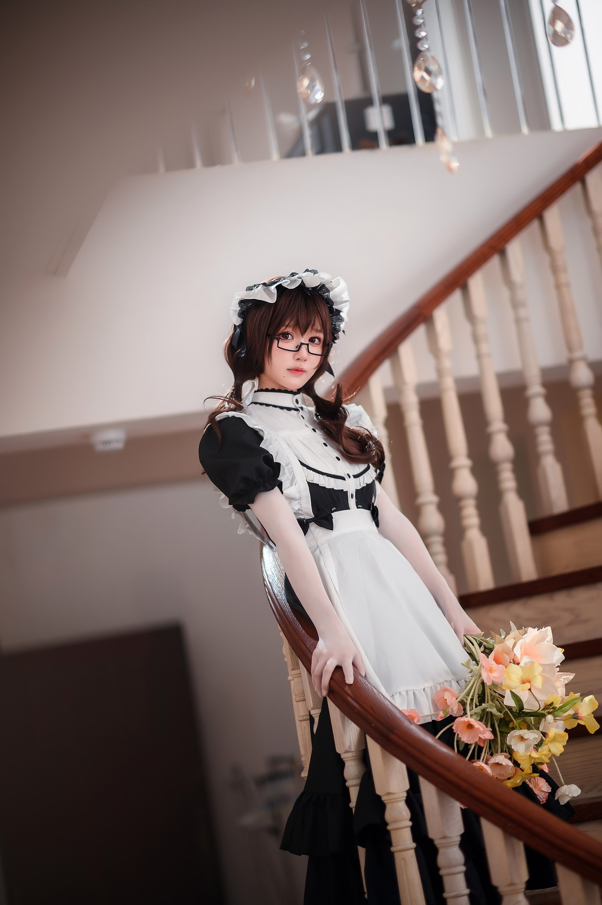 Xgyw.Net_动漫博主阿包也是兔娘传统长裙女仆主题私房性感黑色女仆裙半撩秀翘臀诱惑写真47P